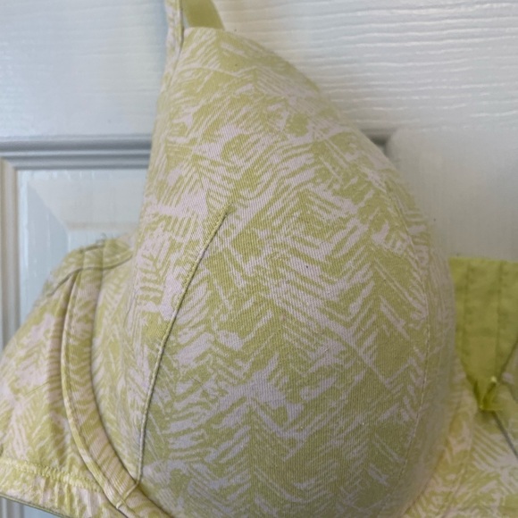 Cacique Lightly Lined 44C underwire. Line green - Picture 4 of 9